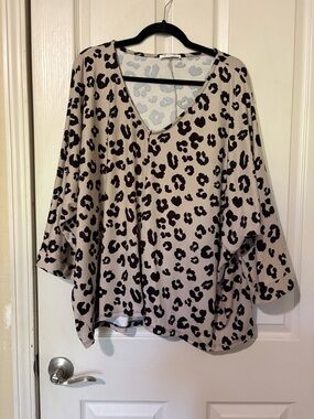 Women’s Taupe Leopard Print V-Neck Top